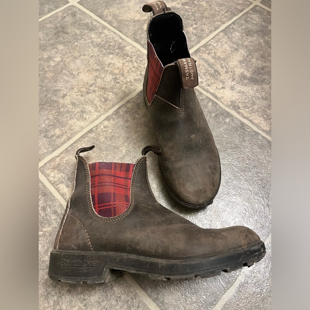 Blundstones 5 1/2
